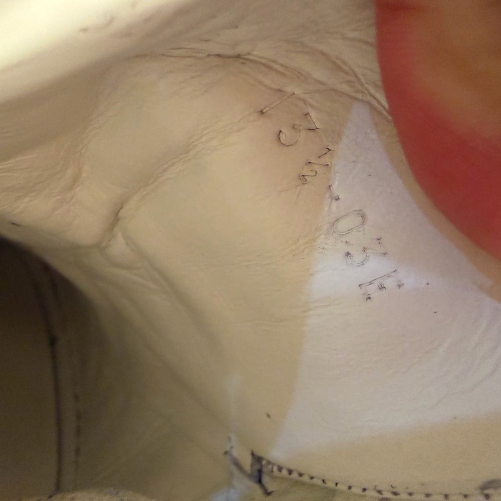Gucci Cream and White Logo Sneakers - Picture 8 of 9